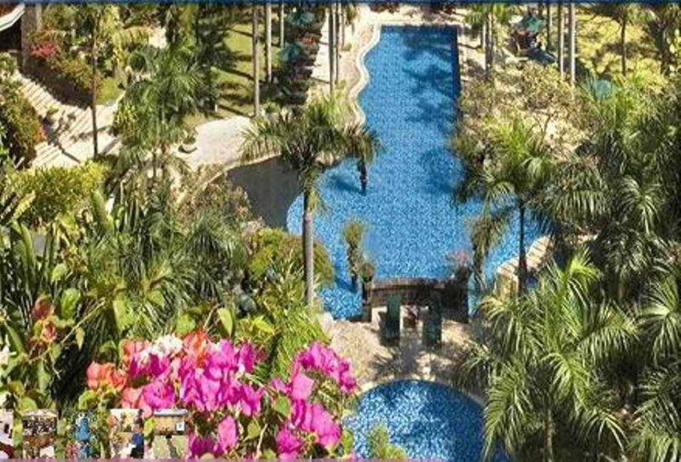Grand Tropic Suites Hotel Surabaya Exterior foto
